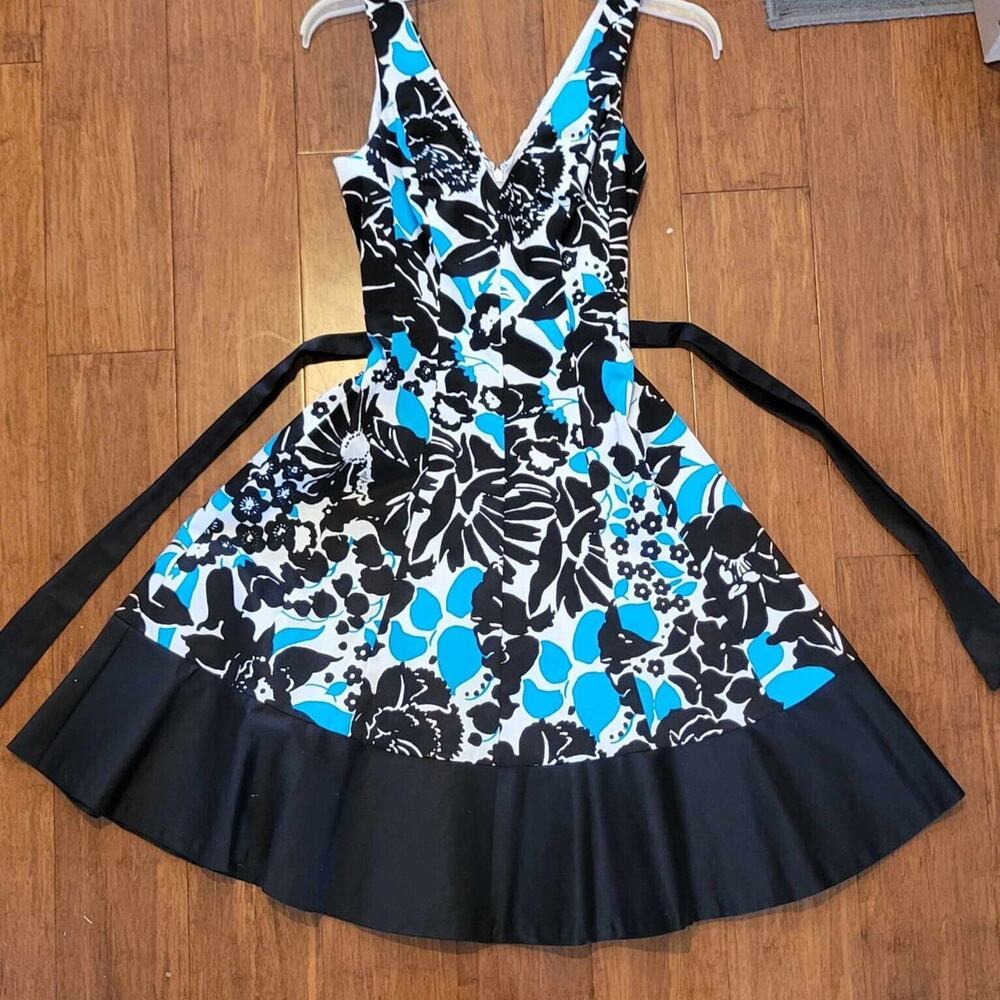 NINE WEST Size 4 Fit & Flare Dress Black White Blue Floral Sleeveless PRE OWNED